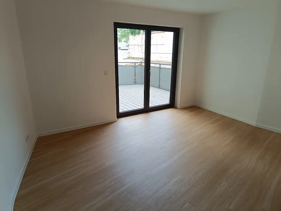 2 Zimmer Wohnung mit 90 m² in Würzburg – Bild 2