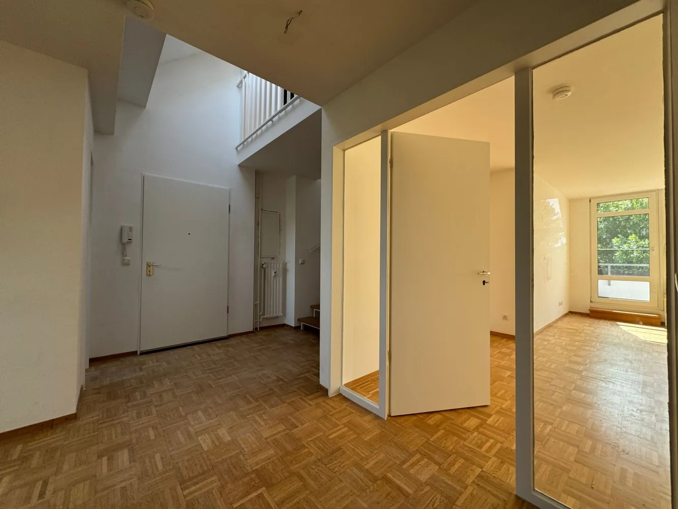 2 Zimmer Wohnung mit 83 m² in Hamburg – Bild 2