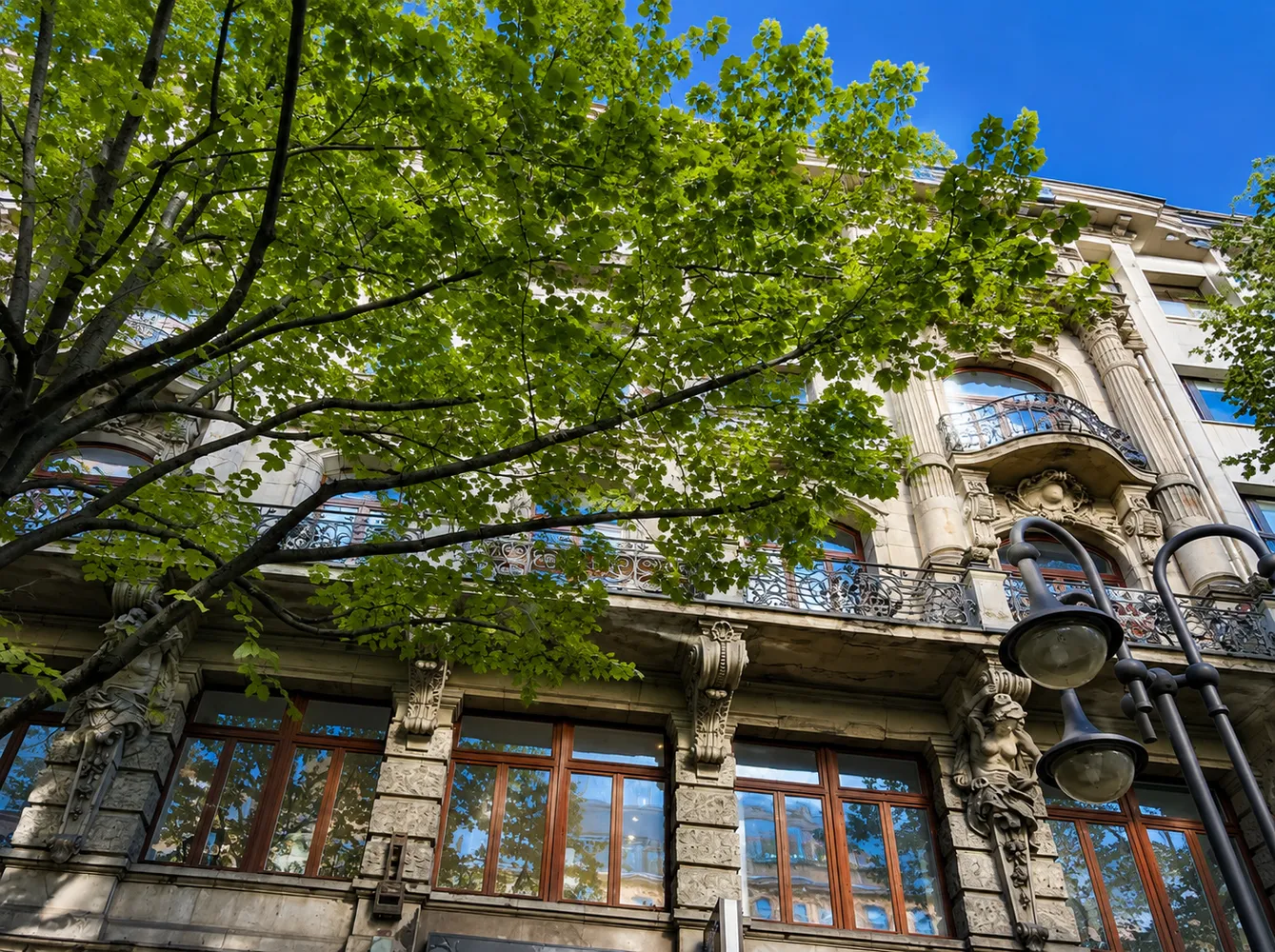 4 Zimmer Wohnung mit 140 m² in Frankfurt am Main – Bild 1