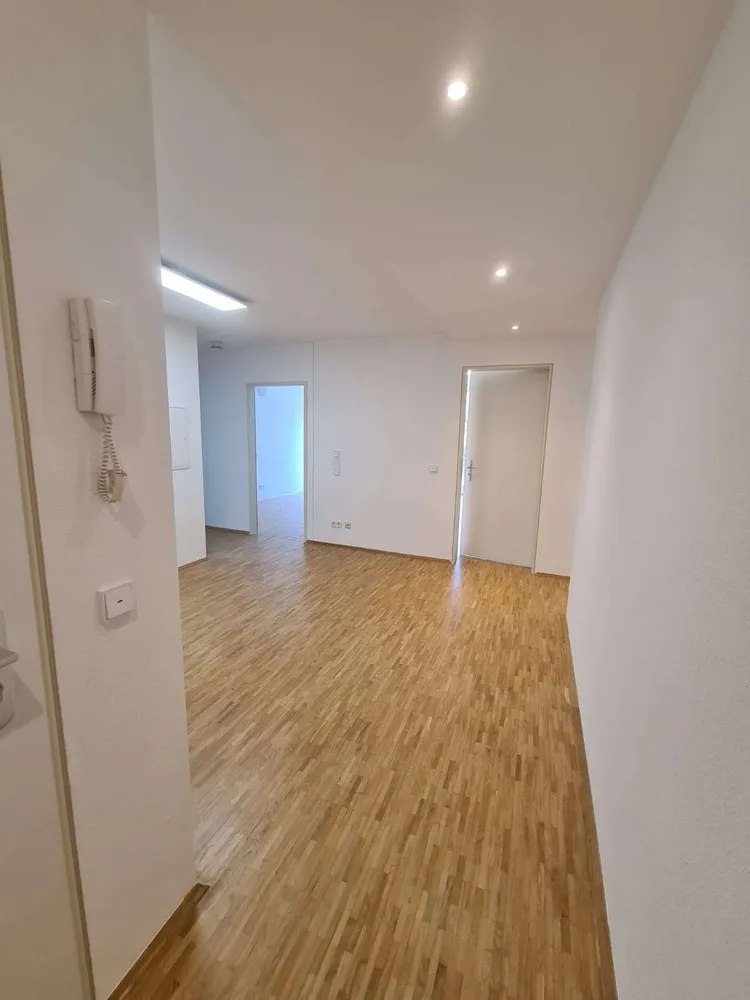 5 Zimmer Wohnung mit 97 m² in München – Bild 2