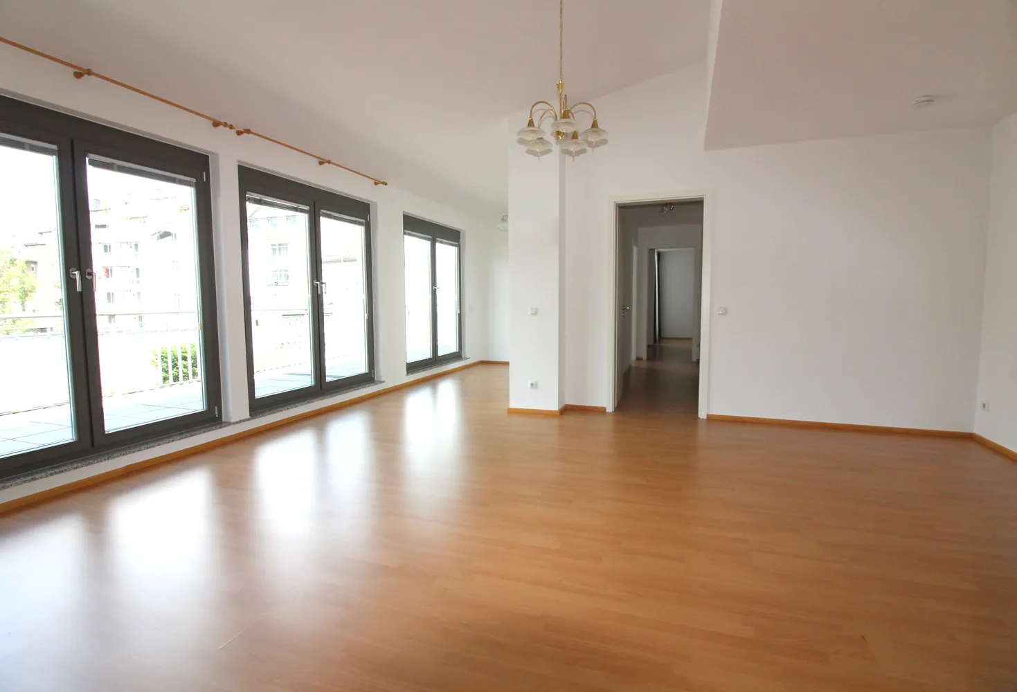 3 Zimmer Wohnung mit 118 m² in Düsseldorf – Bild 1