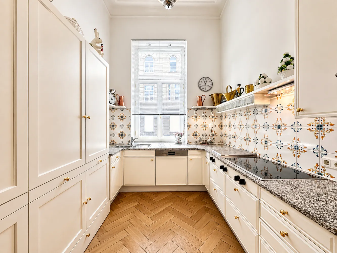 6 Zimmer Wohnung mit 245 m² in Düsseldorf – Bild 7