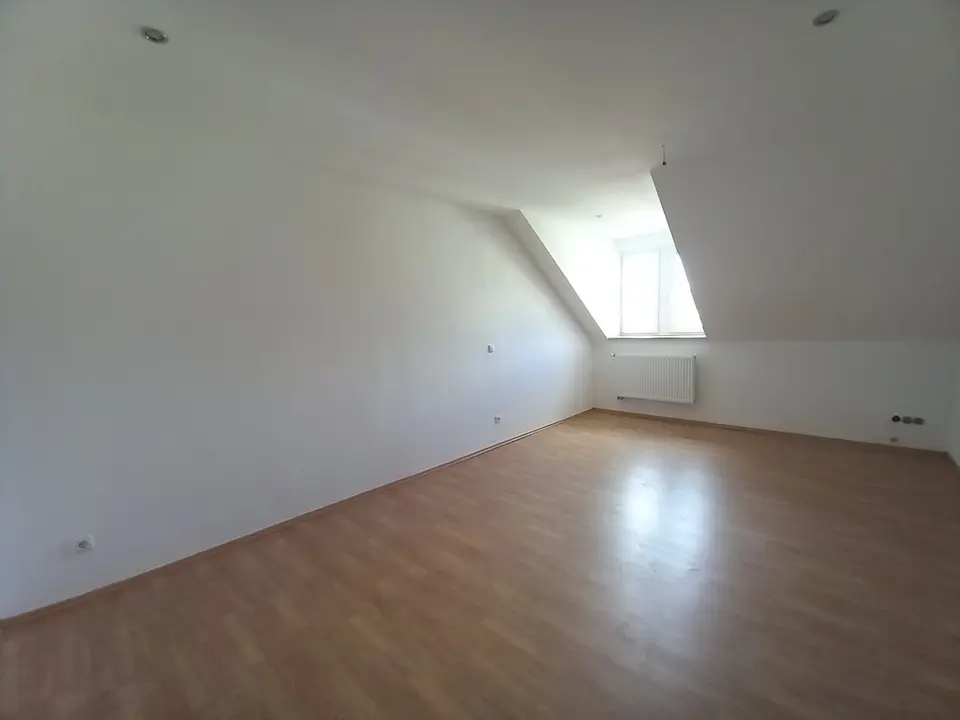 5 Zimmer Wohnung mit 126 m² in Werdau – Bild 1