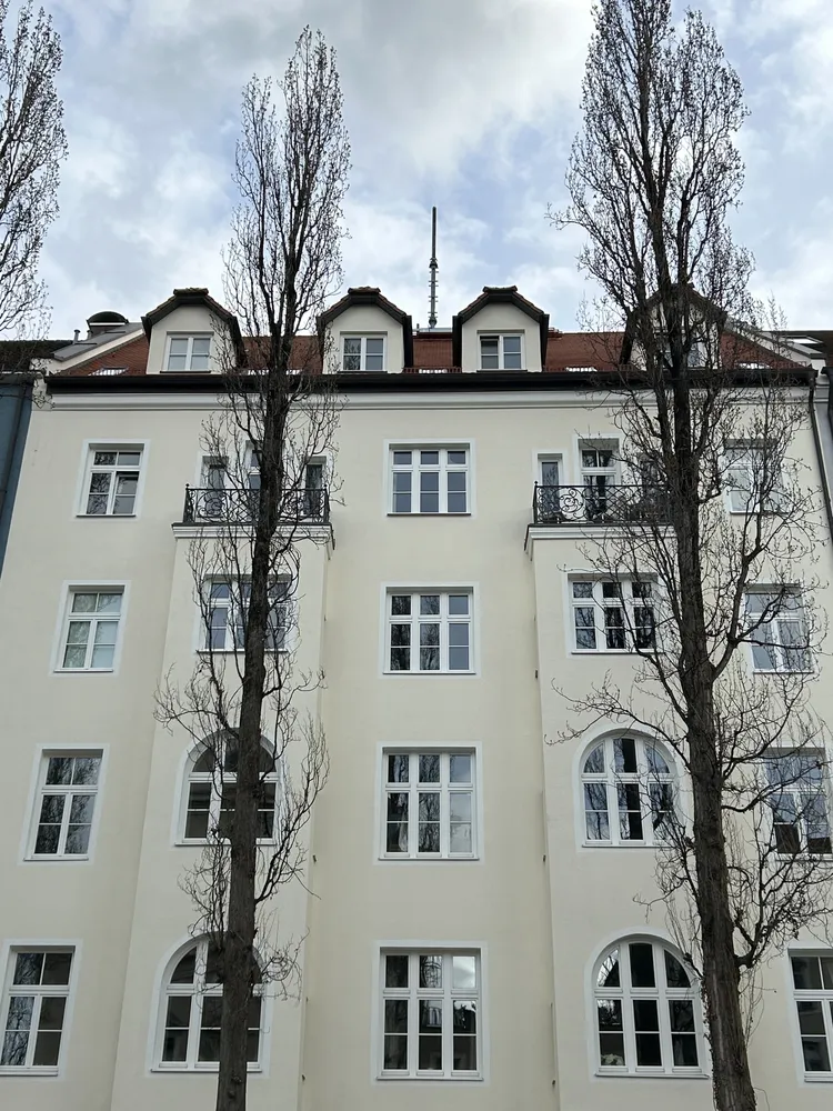 4 Zimmer Wohnung mit 130 m² in München – Bild 3