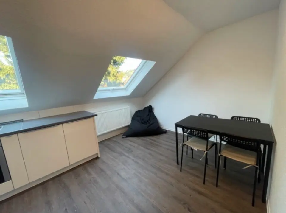 Shared room with 75 m² in Stuttgart – Photo 4