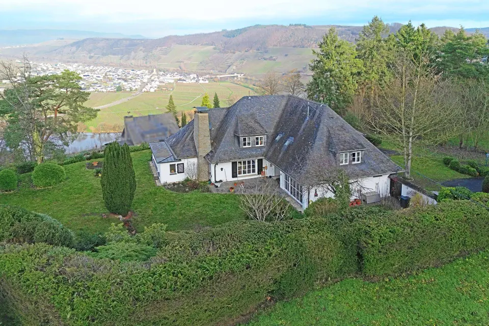 8 Zimmer Haus mit 270 m² in Trier – Bild 1