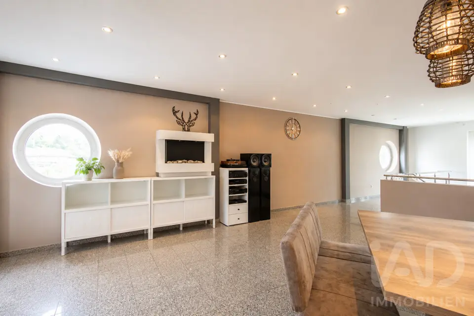 5 Zimmer Wohnung mit 168 m² in Grevenbroich – Bild 1