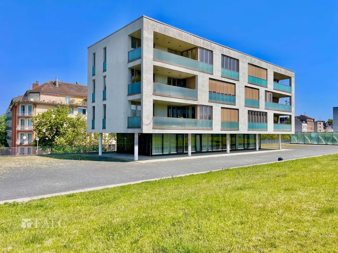 2 Zimmer Wohnung mit 124 m² in Düsseldorf – Bild 2