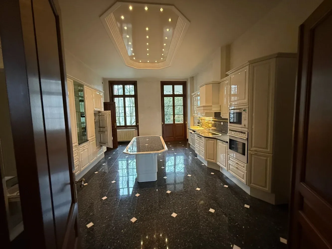 7 Zimmer Wohnung mit 347 m² in Frankfurt am Main – Bild 7
