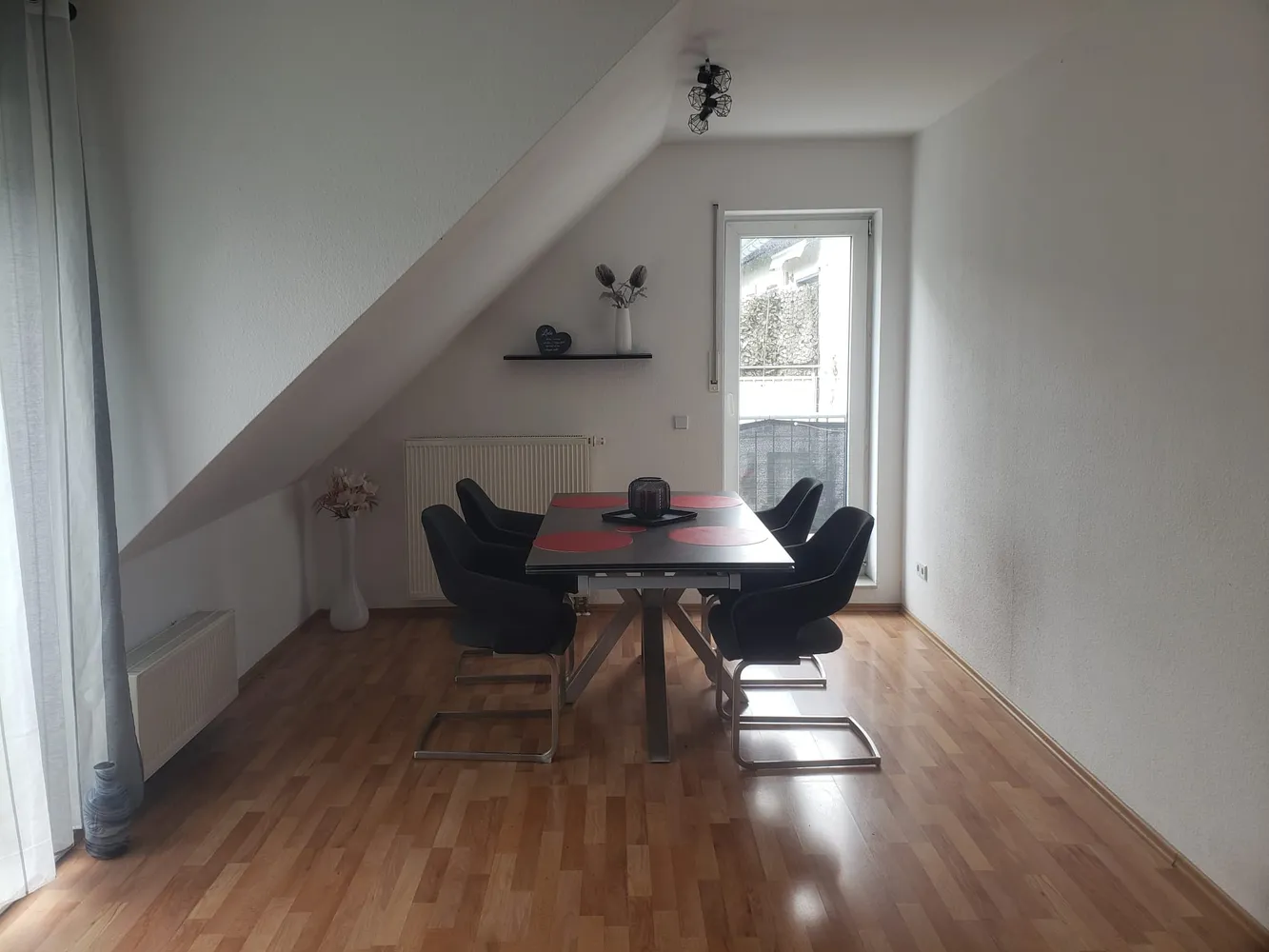 4 Zimmer Wohnung mit 100 m² in Duisburg – Bild 1