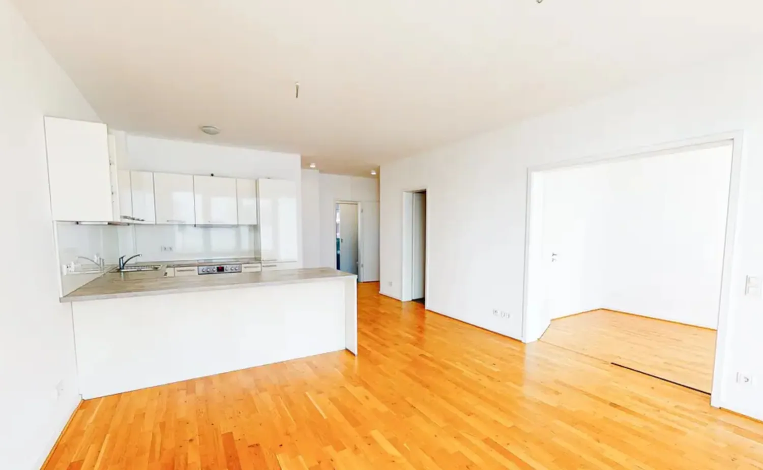 4 Zimmer Wohnung mit 98 m² in Frankfurt am Main – Bild 2