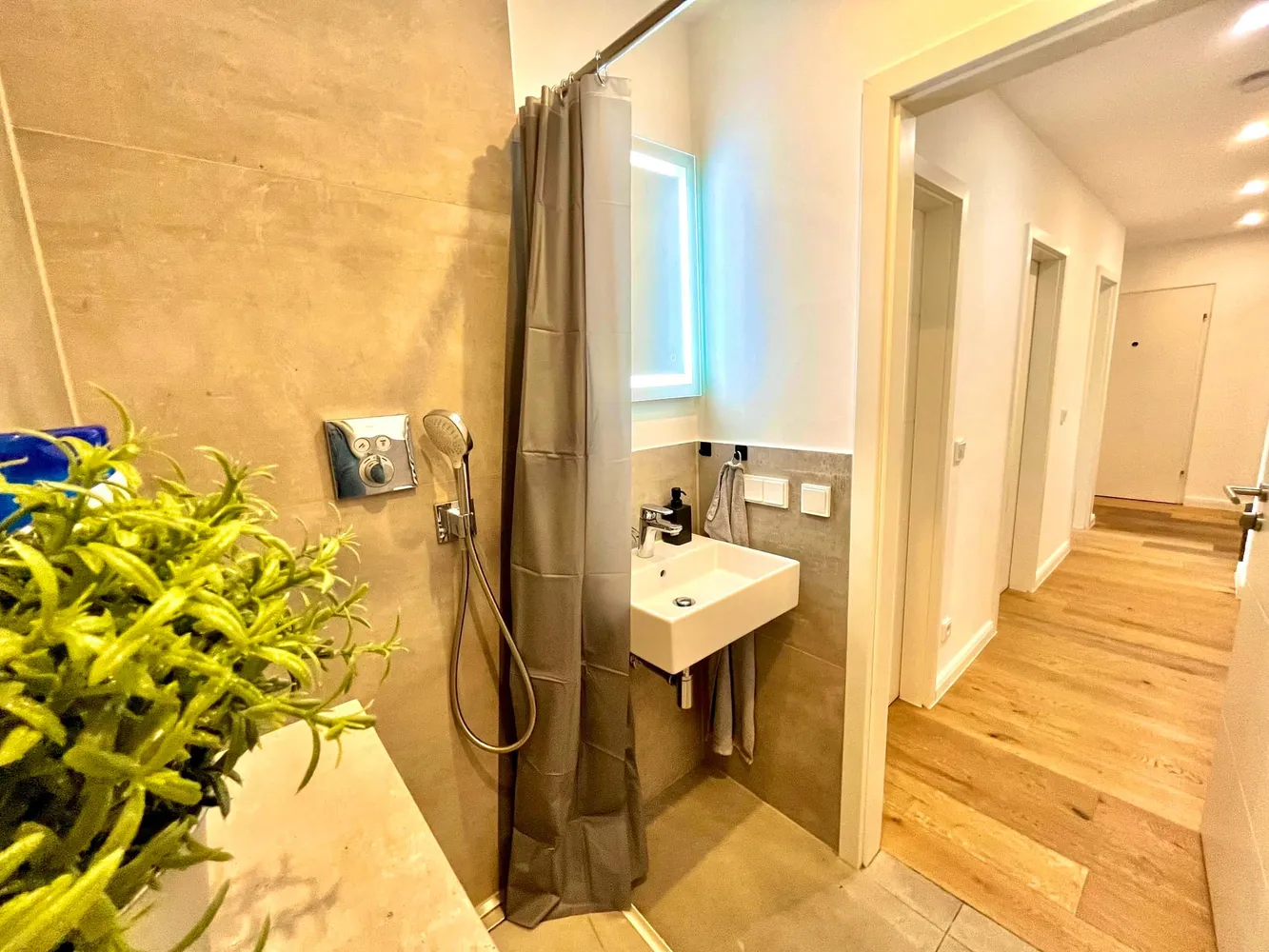 Shared room with 12 m² in Munich – Photo 2