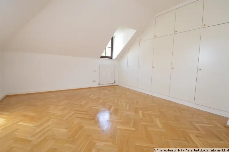 4 Zimmer Wohnung mit 145 m² in Wiesbaden – Bild 2