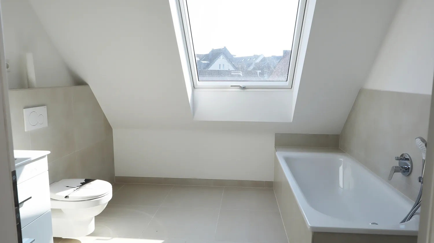 5 Zimmer Wohnung mit 123 m² in Düsseldorf – Bild 1