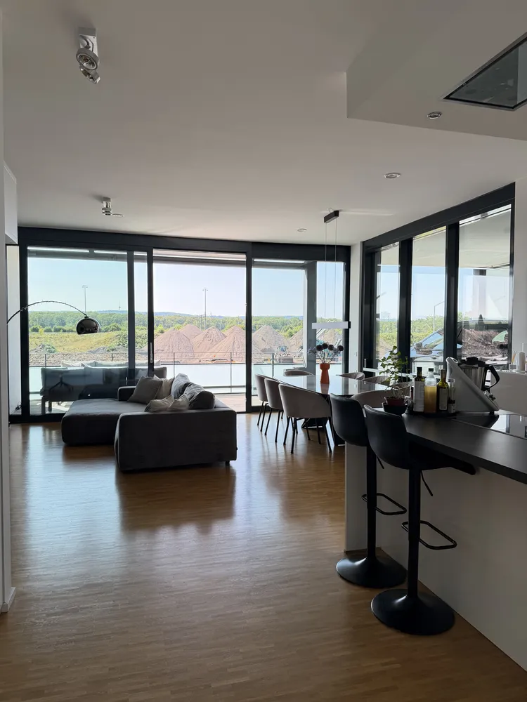 2 Zimmer Wohnung mit 122 m² in Karlsruhe – Bild 2