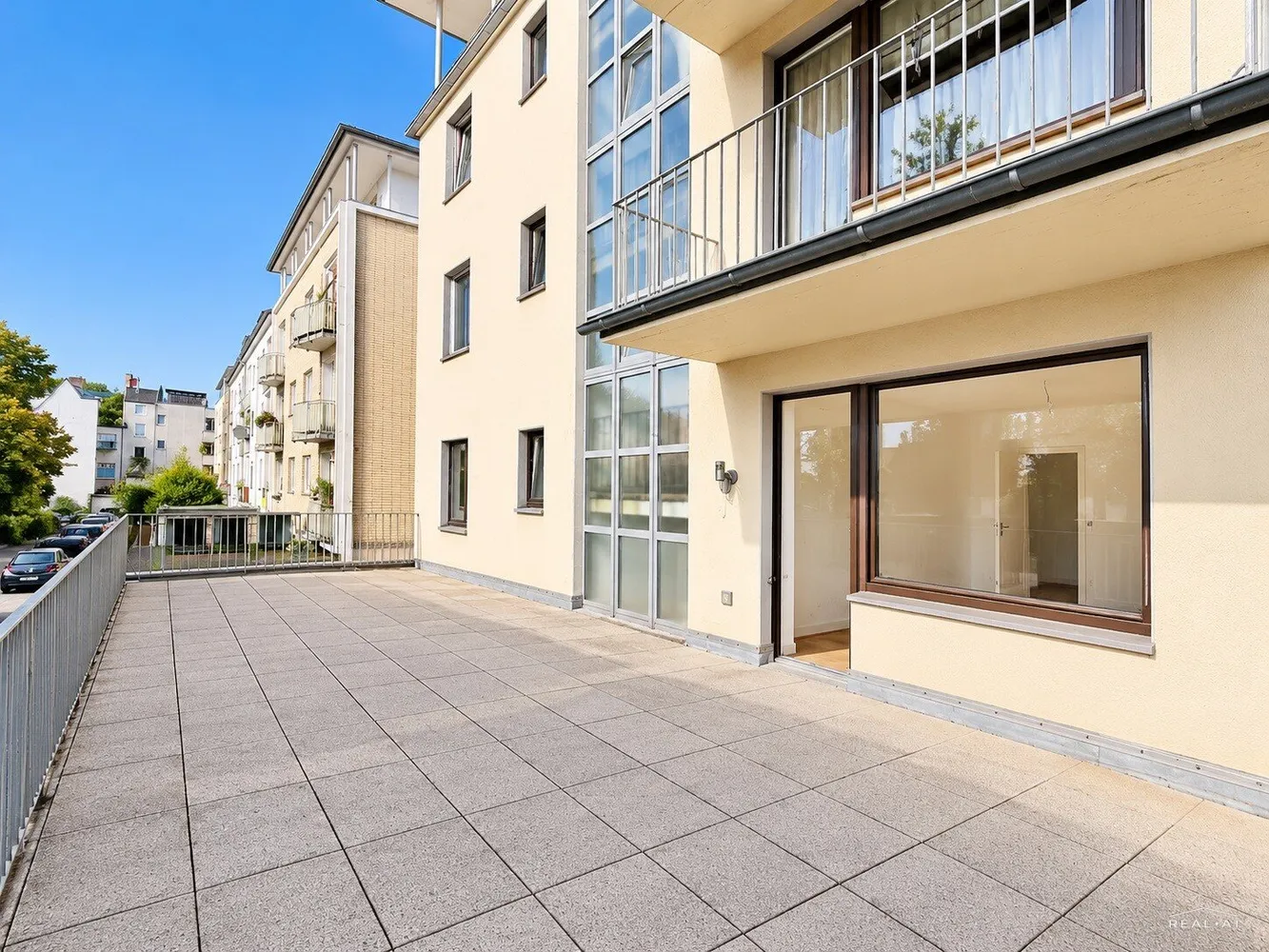 4 Zimmer Wohnung mit 120 m² in Krefeld – Bild 1