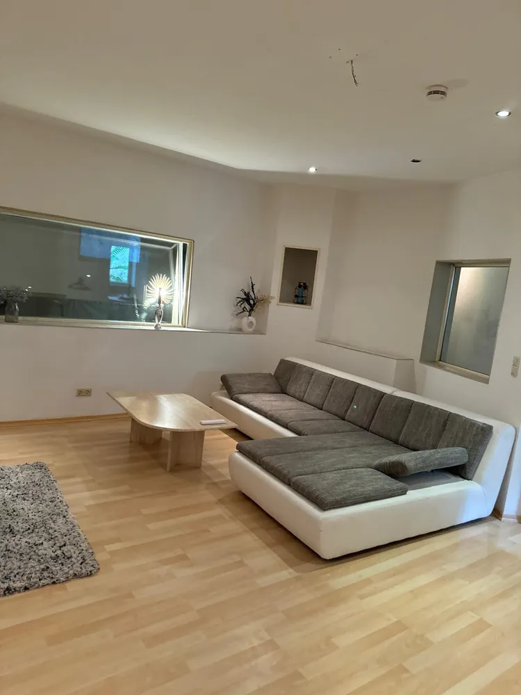 4 Zimmer Wohnung mit 150 m² in Stuttgart – Bild 2