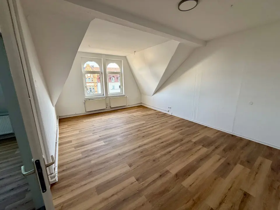 7 Zimmer Wohnung mit 150 m² in Kassel – Bild 1