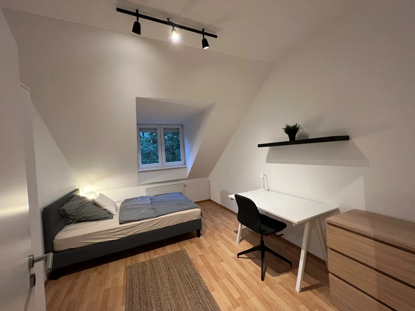 Shared room with 13 m² in Munich – Photo 2