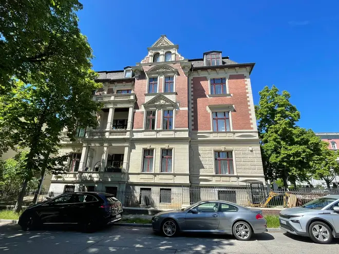 6 Zimmer Wohnung mit 205 m² in Berlin – Bild 1