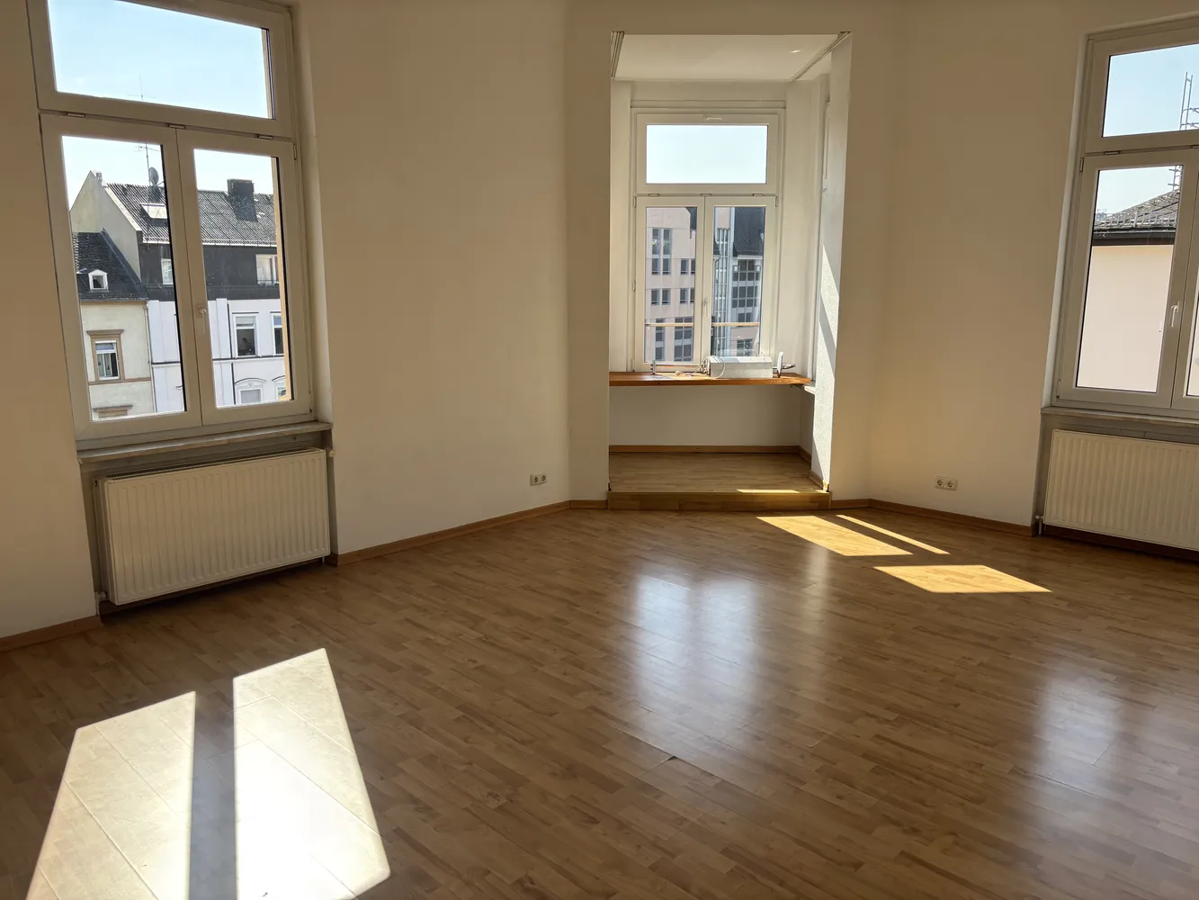5 Zimmer Wohnung mit 145 m² in Wiesbaden – Bild 1
