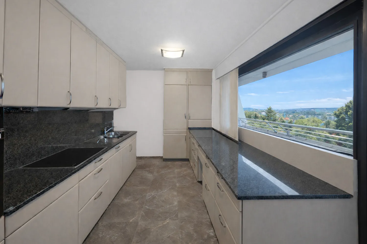3 Zimmer Wohnung mit 164 m² in Frankfurt am Main – Bild 2