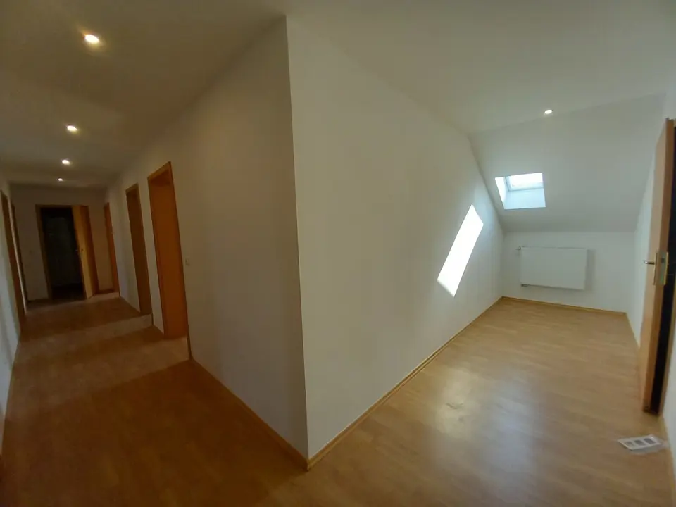 5 Zimmer Wohnung mit 126 m² in Werdau – Bild 10