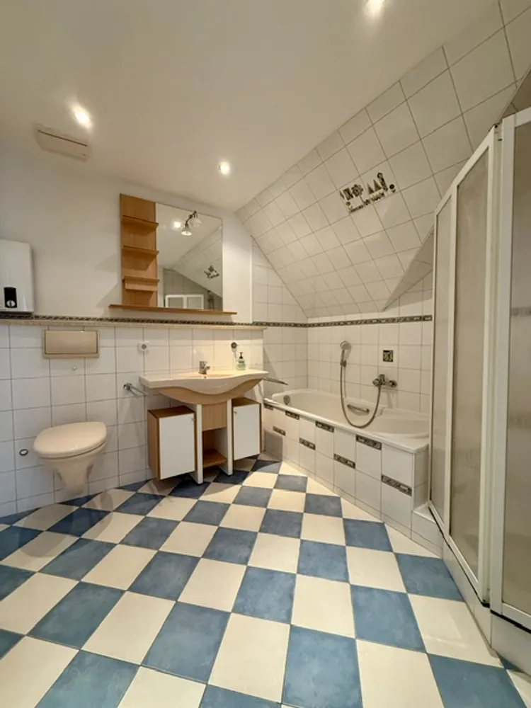 2 Zimmer Wohnung mit 111 m² in Berlin – Bild 2