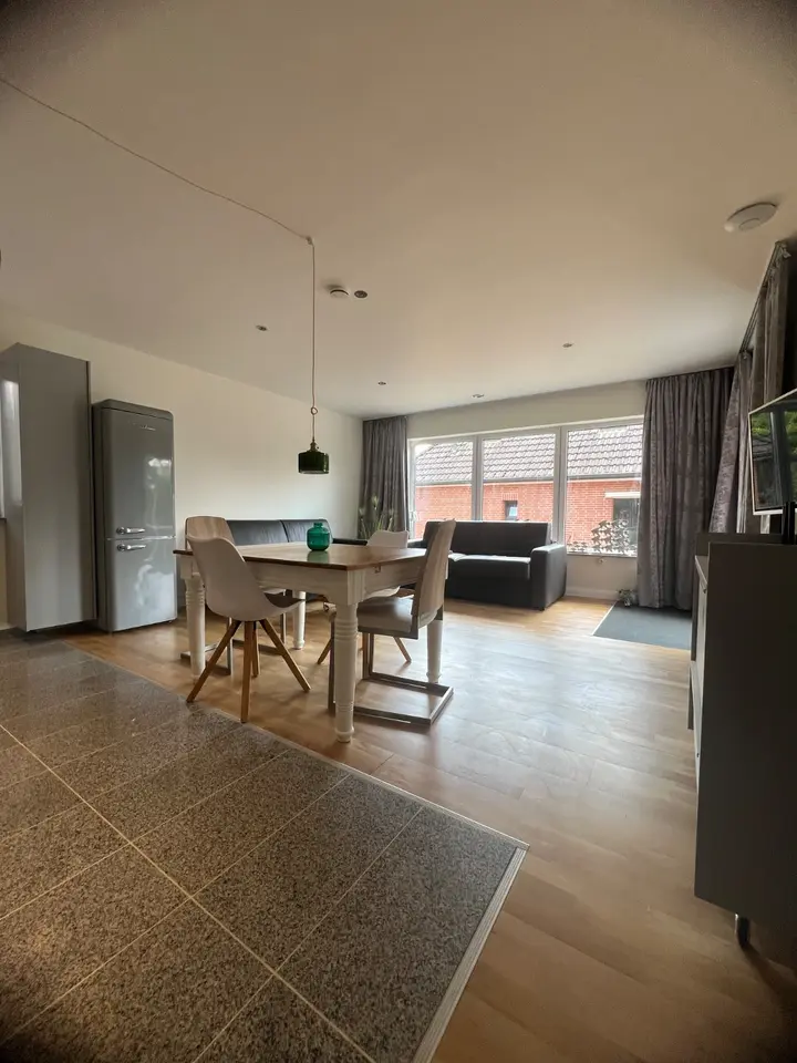 6 Zimmer Wohnung mit 277 m² in Neumünster – Bild 1