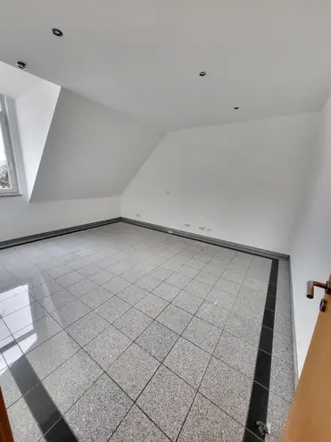 4 Zimmer Wohnung mit 110 m² in Frankfurt am Main – Bild 4
