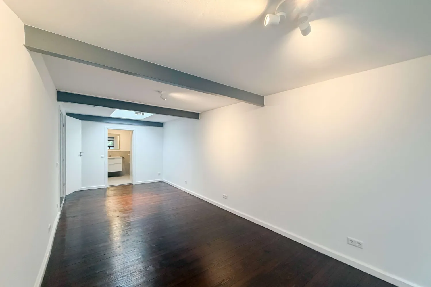 2 Zimmer Wohnung mit 100 m² in Düsseldorf – Bild 7
