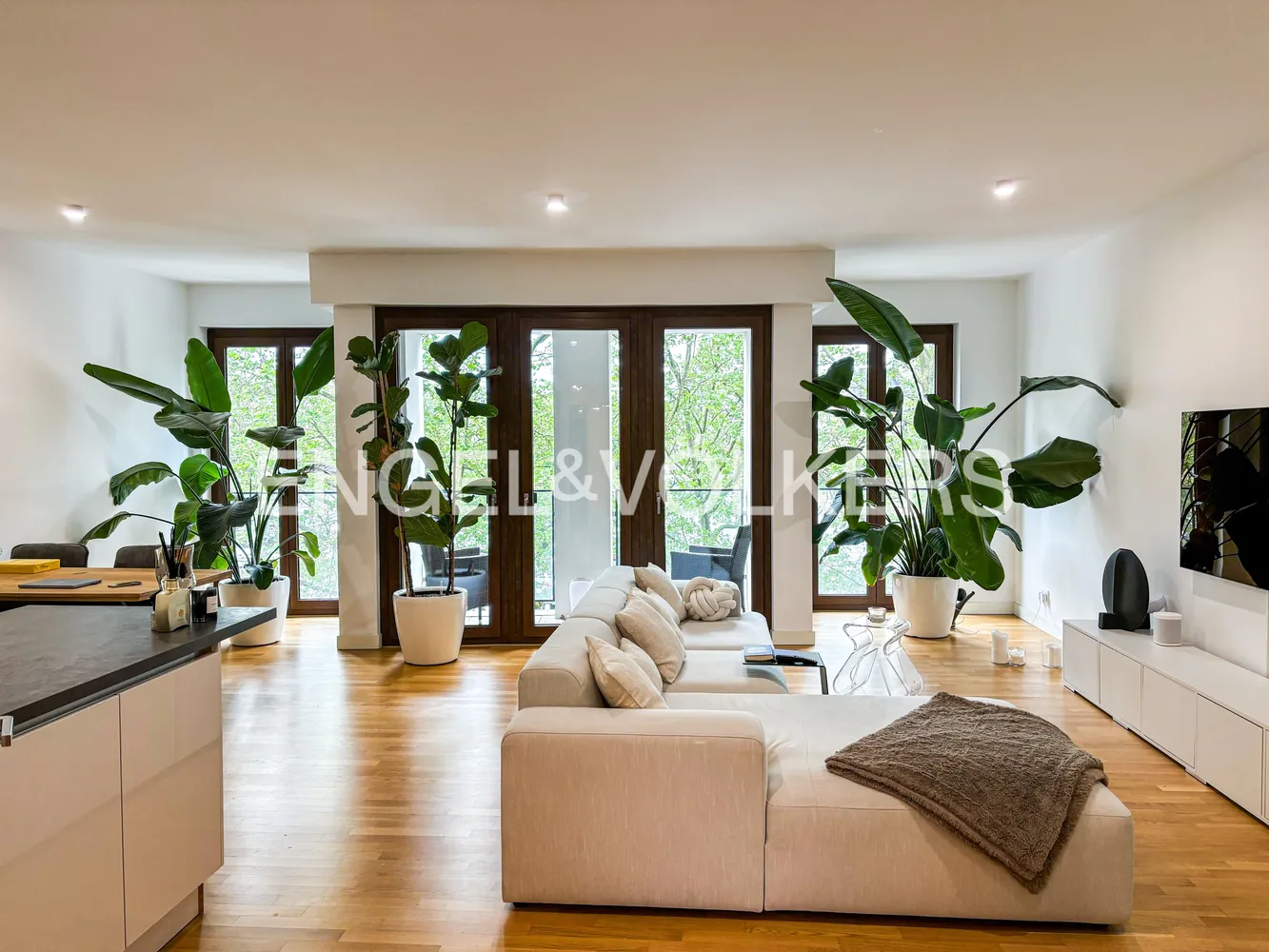 3 Zimmer Wohnung mit 108 m² in Frankfurt am Main – Bild 1