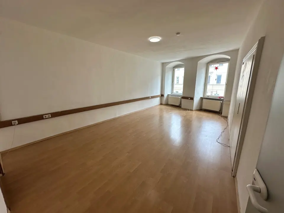 4 Zimmer Wohnung mit 100 m² in Hof – Bild 1