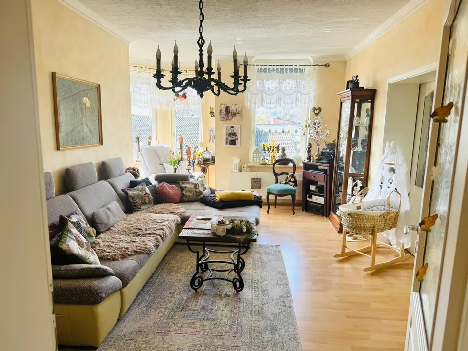 6 Zimmer Wohnung mit 170 m² in Sonneberg – Bild 1