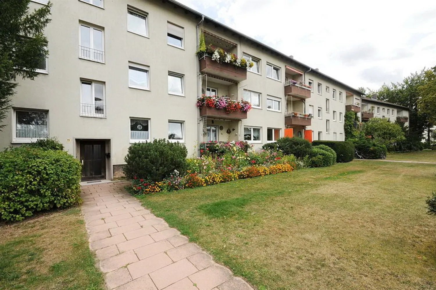 5 Zimmer Wohnung mit 95 m² in Erlangen – Bild 2
