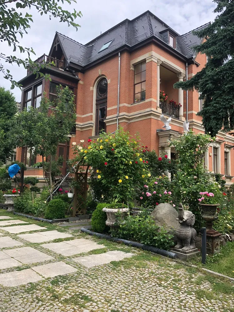 6 Zimmer Wohnung mit 180 m² in Leipzig – Bild 1