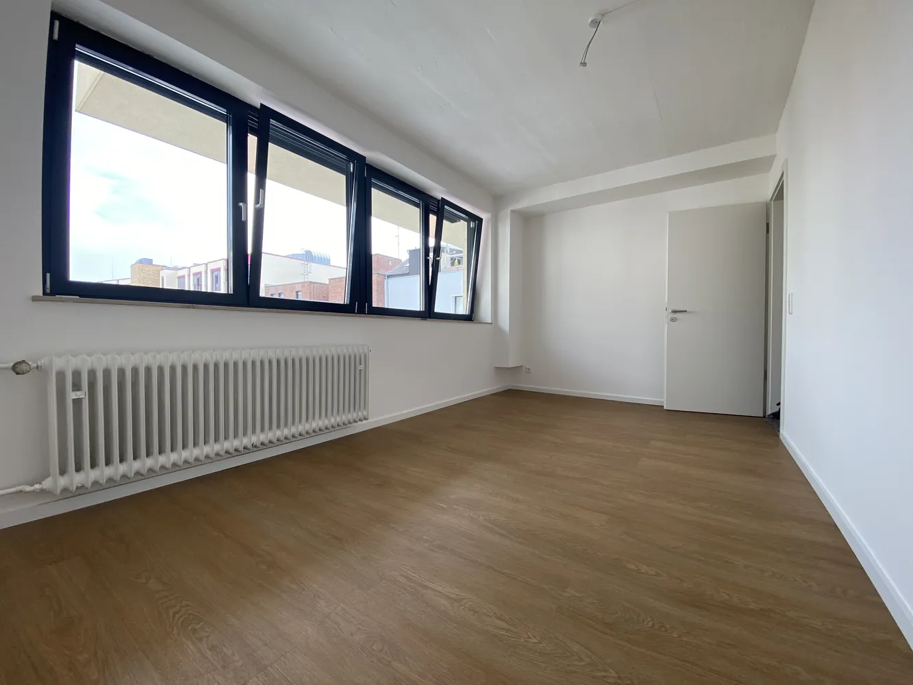 5 Zimmer Wohnung mit 24 m² in Köln – Bild 1