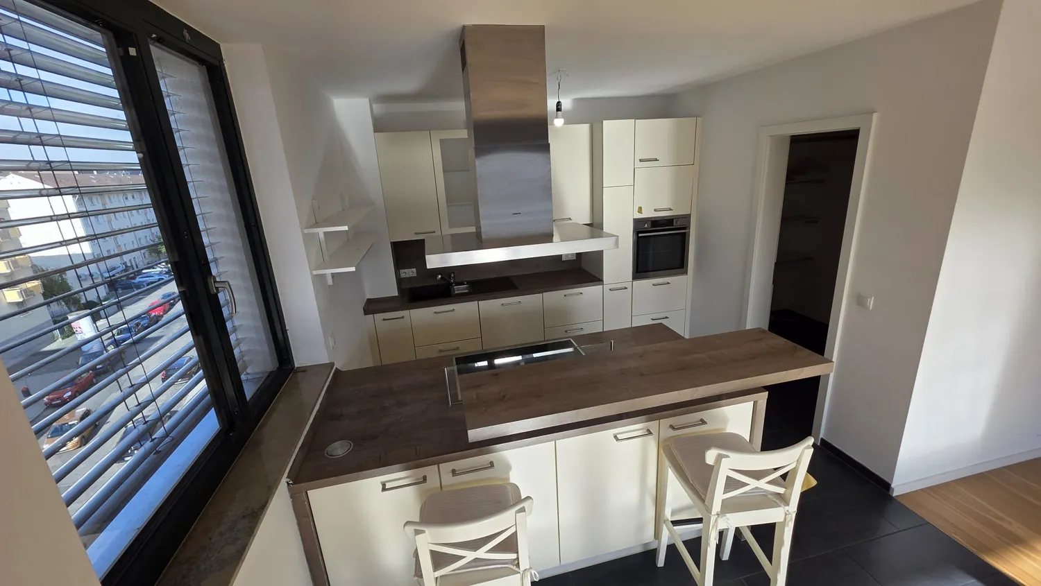 4 Zimmer Wohnung mit 127 m² in Mannheim – Bild 2