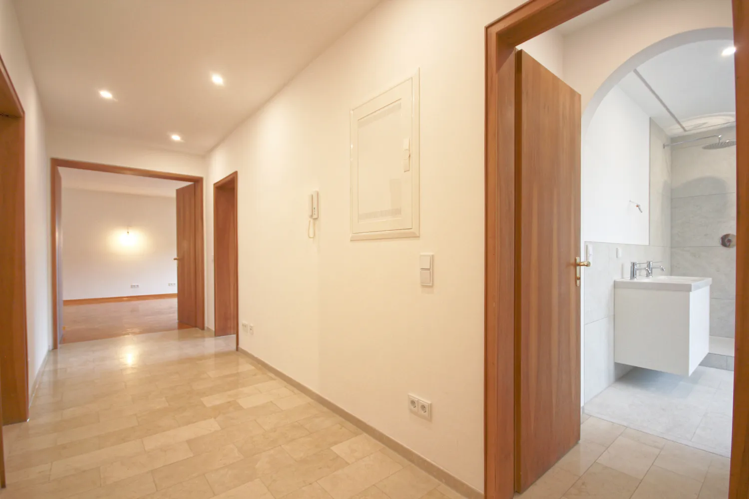 3 Zimmer Wohnung mit 115 m² in Frankfurt am Main – Bild 1