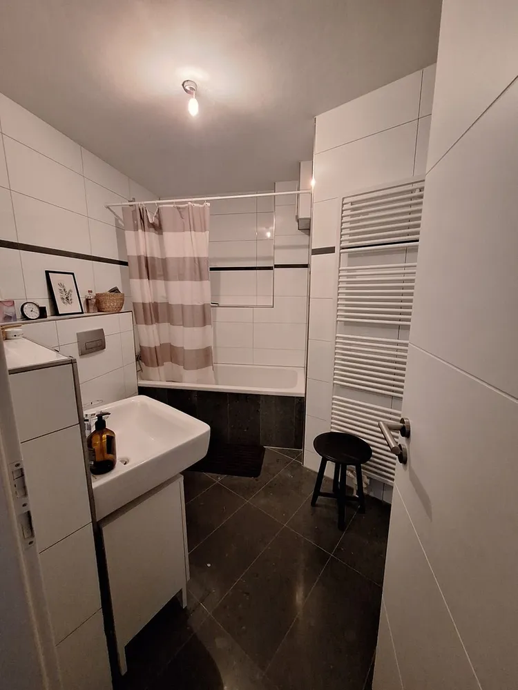 4 Zimmer Wohnung mit 98 m² in Düsseldorf – Bild 1