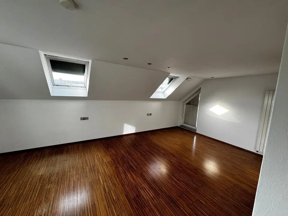 8 Zimmer Wohnung mit 214 m² in Bietigheim-Bissingen – Bild 1