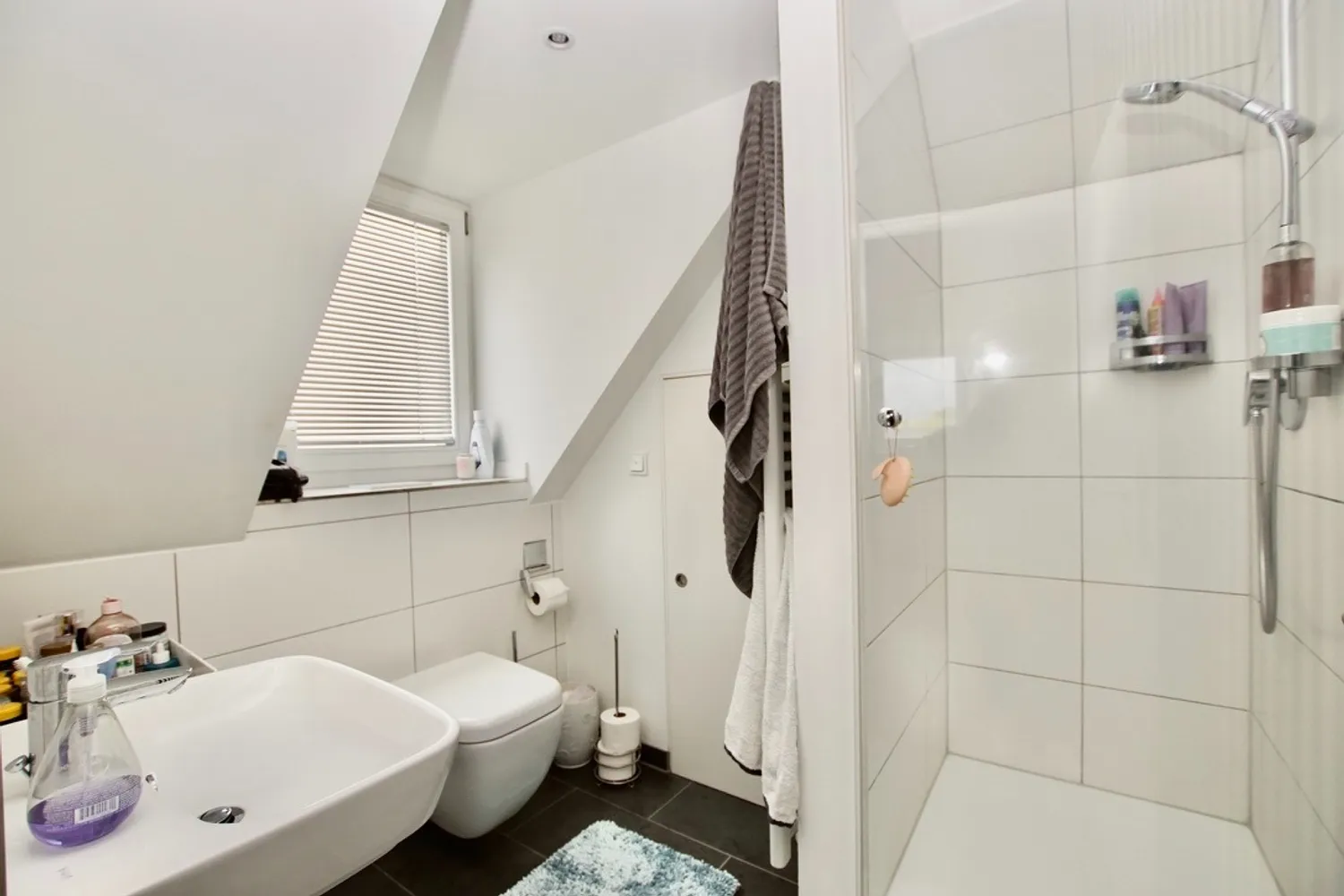 5 Zimmer Wohnung mit 201 m² in Wiesbaden – Bild 9