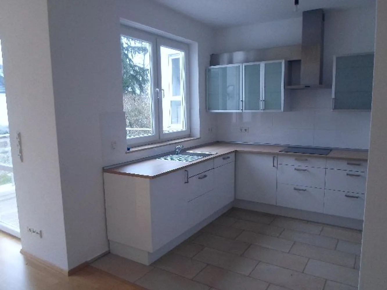 4 Zimmer Wohnung mit 144 m² in Wiesbaden – Bild 1