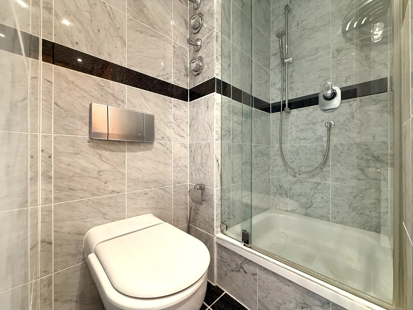 3 room apartment with 157 m² in Berlin – Photo 2