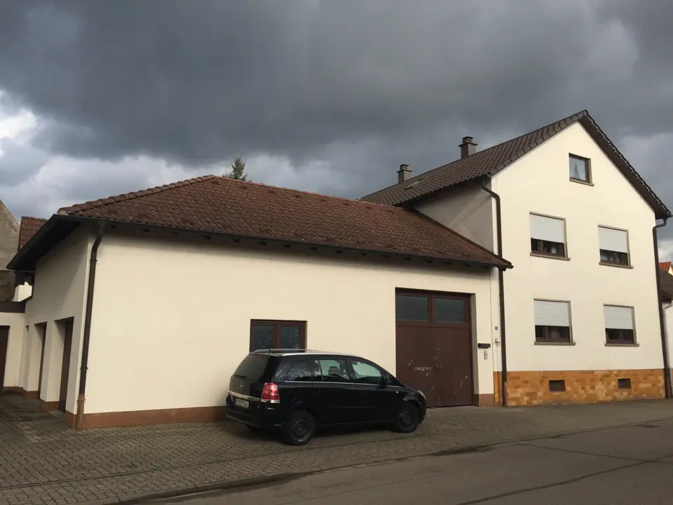 10 Zimmer Wohnung mit 200 m² in Bruchsal – Bild 1