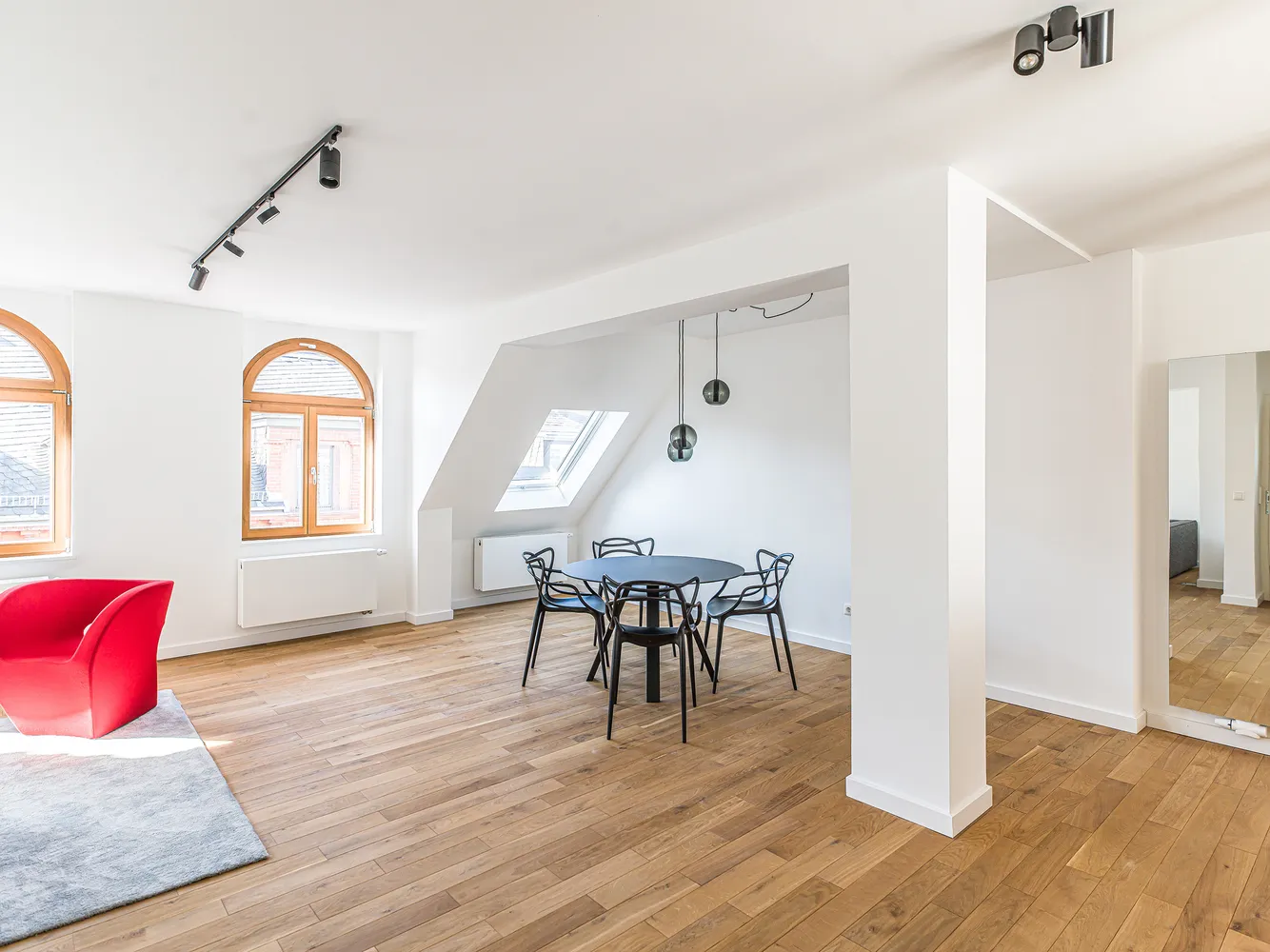 2 Zimmer Wohnung mit 77 m² in Wiesbaden – Bild 2