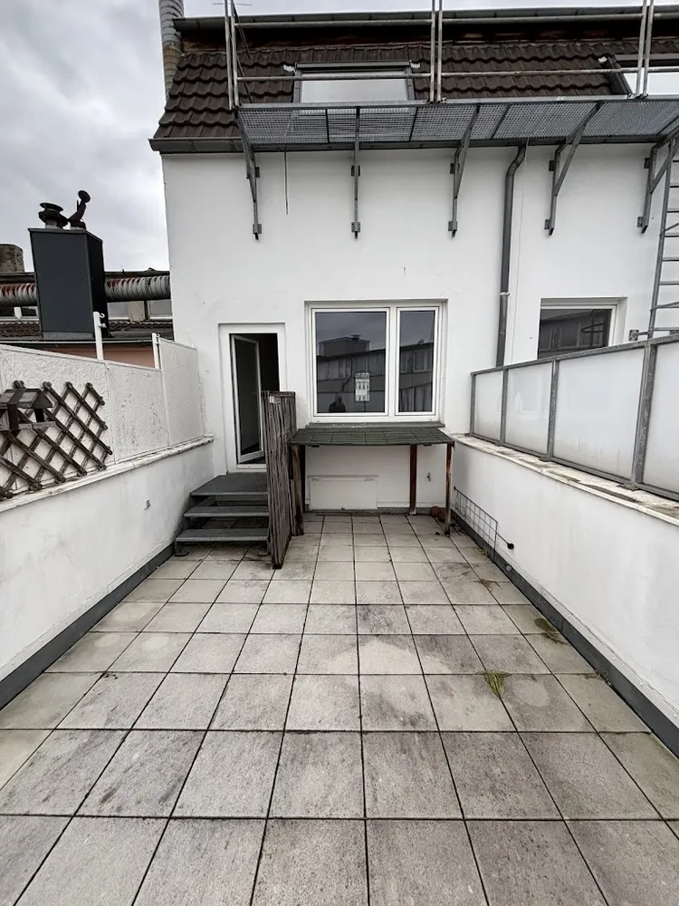 4 Zimmer Wohnung mit 137 m² in Düsseldorf – Bild 1