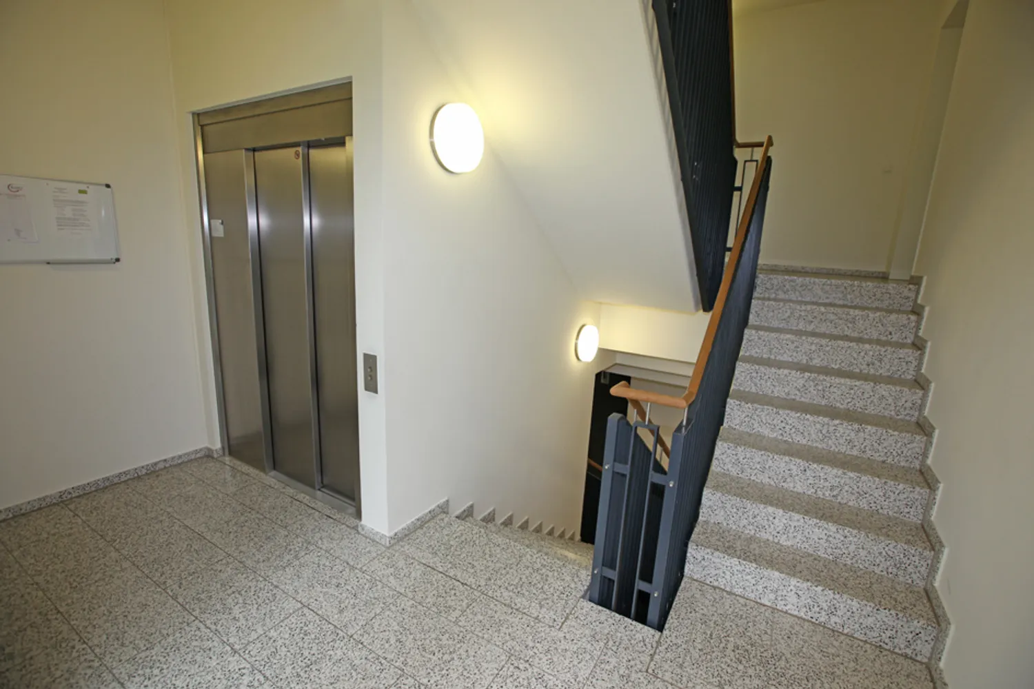 3 Zimmer Wohnung mit 101 m² in Düsseldorf – Bild 2
