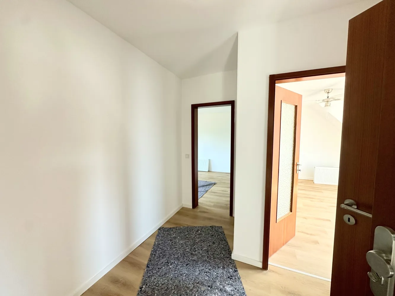 2 Zimmer Wohnung mit 75 m² in Düsseldorf – Bild 2