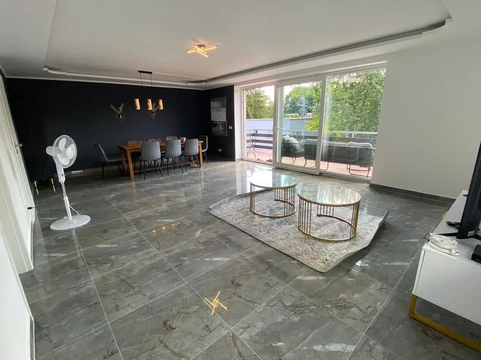 5 Zimmer Wohnung mit 120 m² in Hamburg – Bild 1